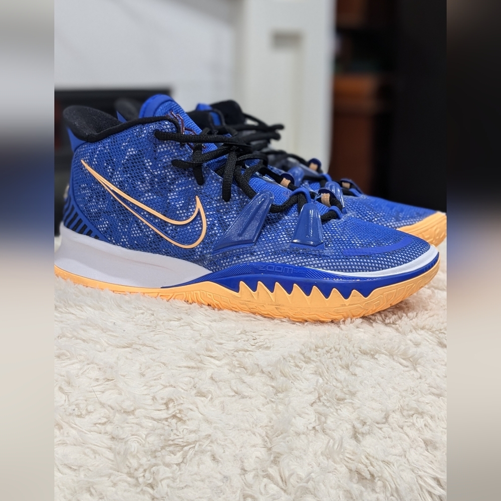 Nike Kyrie Irving 7 Sisterhood Sneakers - Picture 3 of 9